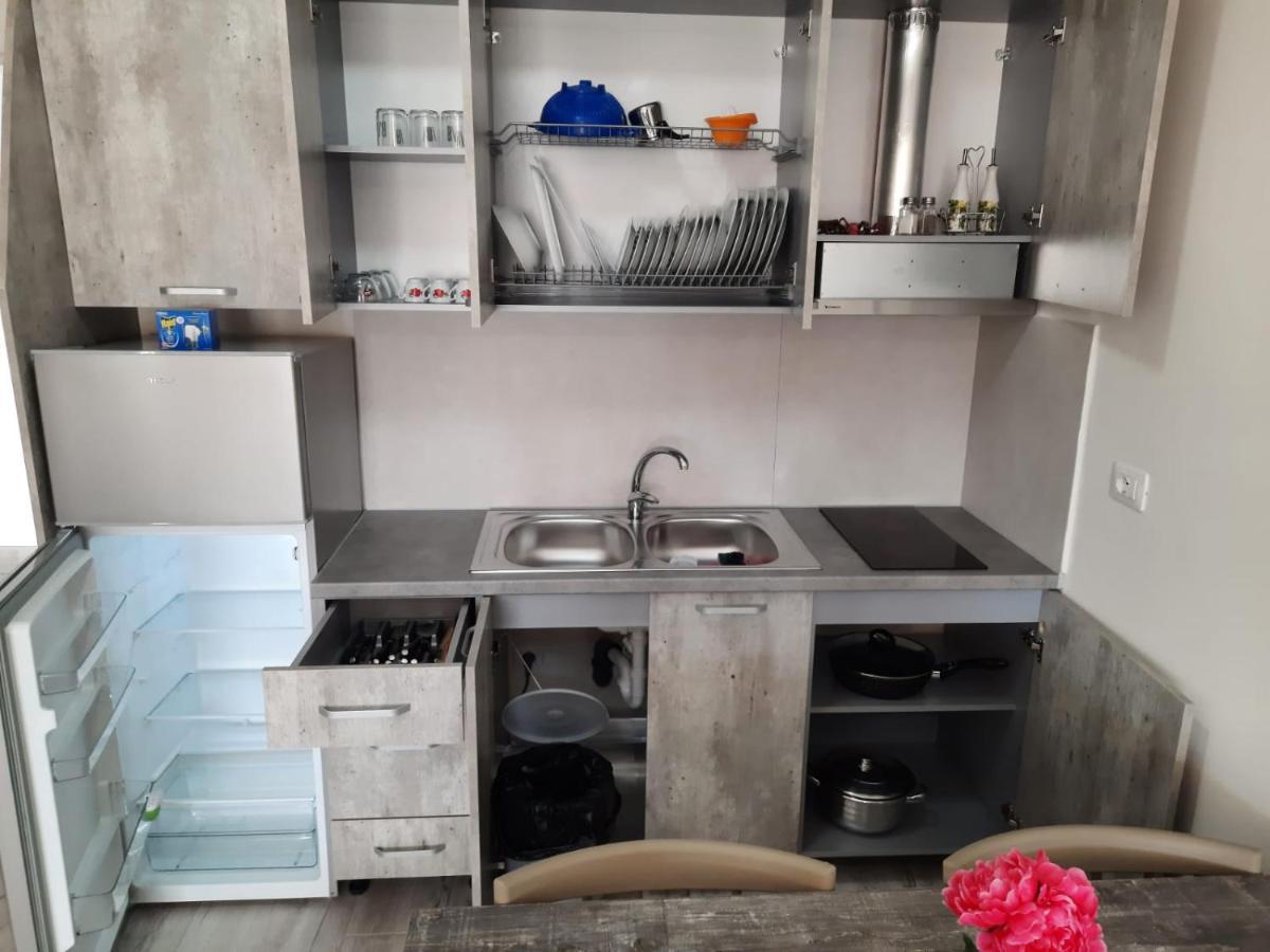 Disy Apartments Vlorë Esterno foto