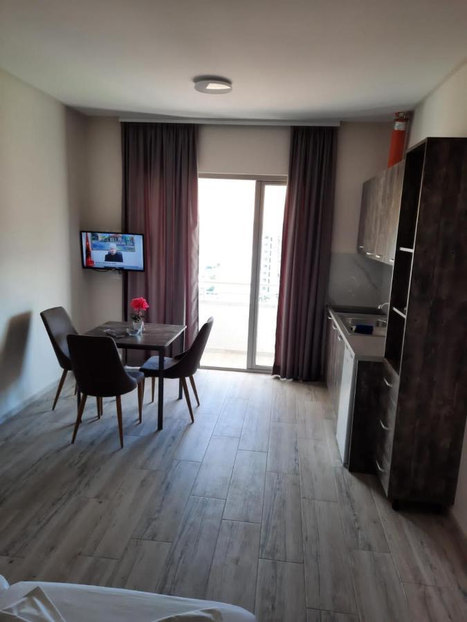 Disy Apartments Vlorë Esterno foto
