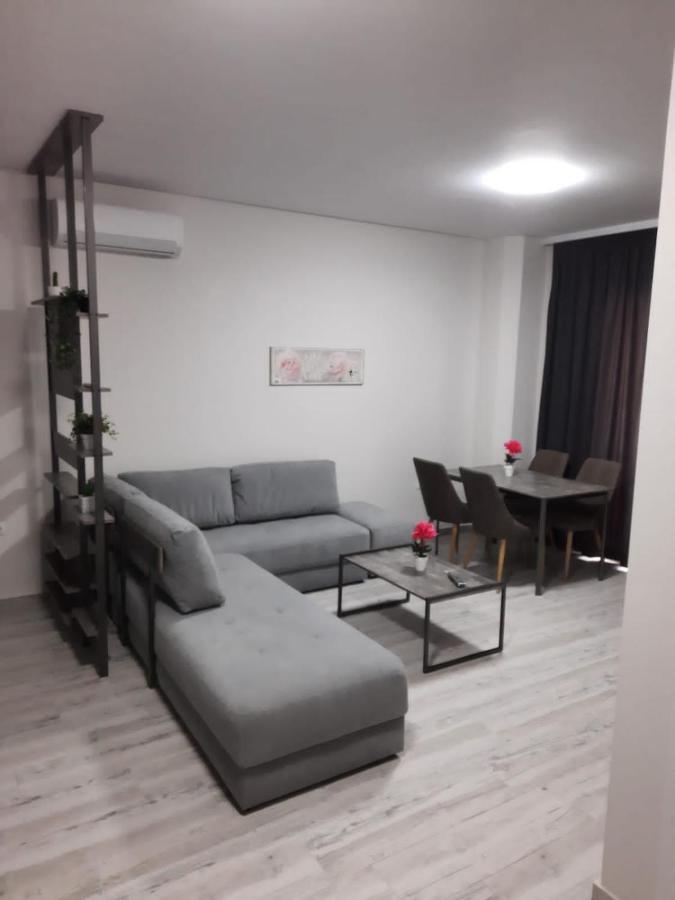 Disy Apartments Vlorë Esterno foto