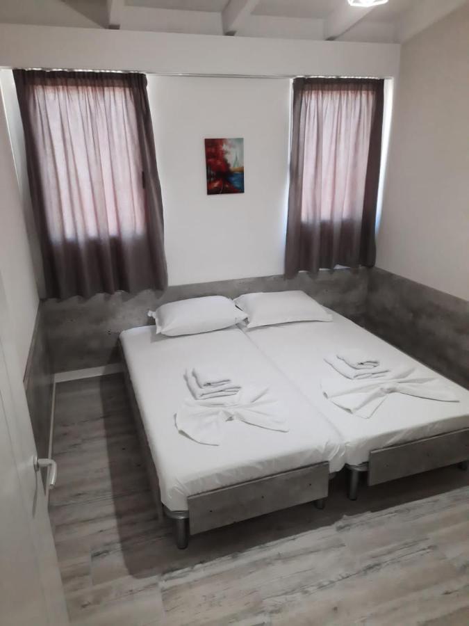 Disy Apartments Vlorë Esterno foto