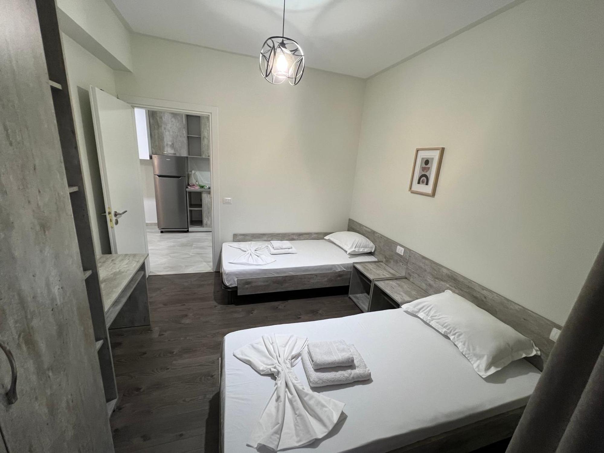 Disy Apartments Vlorë Esterno foto