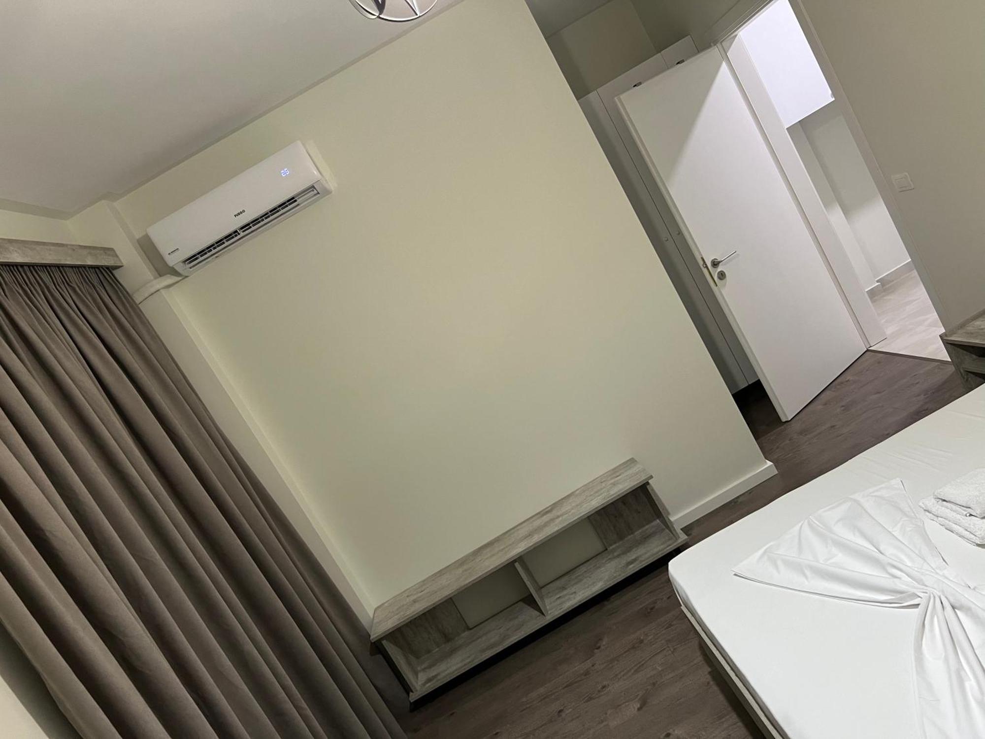 Disy Apartments Vlorë Esterno foto