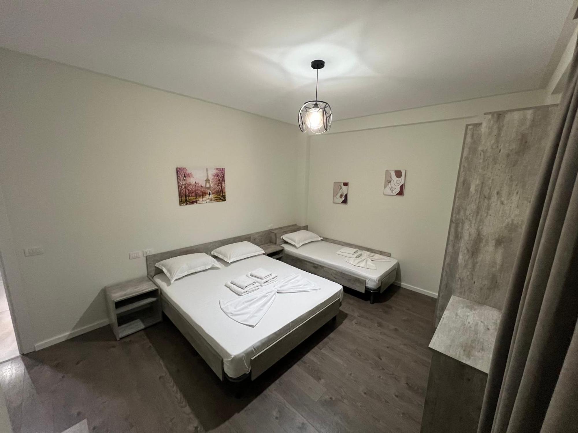 Disy Apartments Vlorë Esterno foto